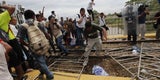 Migranten durchbrechen Grenze zu Mexiko