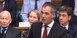 Halbnackte Umwelt-Aktivisten unterbrachen Brexit-Abstimmung
