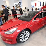 Tesla Model 3: Österreich-Version hängt Porsche 911 ab