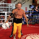Schauspieler Mickey Rourke beim Boxein in Moskau