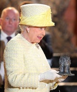 Queen Elizabeth besucht das "Game of Thrones"-Set