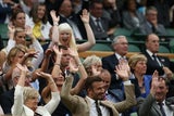 David Beckham führt Mama Sandra zu Tennismatch aus