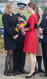 Herzogin Kate verzaubert in Rot