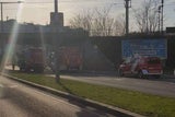 Wien: Auf Lkw geladener Bagger blieb bei Brücke hängen