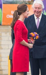 Herzogin Kate verzaubert in Rot
