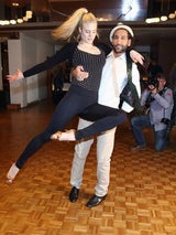 Larissa Marolt betört ihren Tanzpartner Massimo Sinato