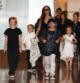 Angelina Jolie mit Pax, Shiloh, Knox und Vivienne in Japan