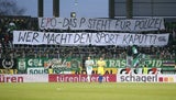 Rapid-Fans mit Doping-Banner gegen Kickl