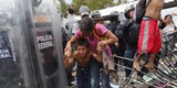 Migranten durchbrechen Grenze zu Mexiko