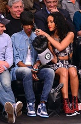 Rihanna im Basketballstadion