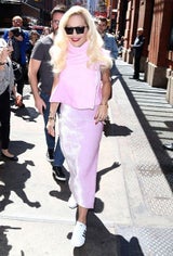 Rita Ora als rosa Zuckerl