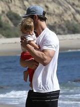 Chris Hemsworth kümmert sich liebevoll um Tochter India