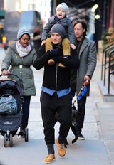 Orlando Bloom: Winterspaziergang mit Sohn Flynn