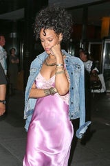 Rihanna spaziert im Negligée durch Newy York