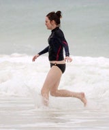Julianne Moore leichenblass im Bikini