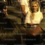 Fischer: Bier & Käsekrainer beim Würstelstand