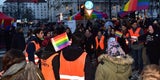 Kuss-Protest vor Cafe Prückel