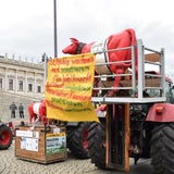 Bauern-Demo in Wien mit Mega-Milchsee