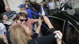 Der Superstar liebt das Bad in der Fanmenge