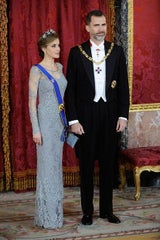 So schön empfängt  Königin Letizia den Präsidenten von Kolumbien