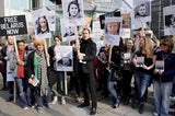 Jude Law und Kevin Spacey demonstrieren für Meinungsfreiheit in Weißrussland