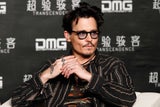 Johnny Depp zeigt seinen Verlobungsring