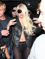 Lady Gaga fast nackt