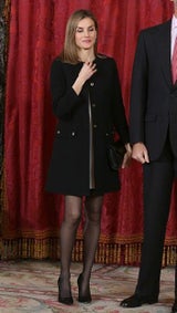 Königin Letizia: Sexy Beine im kurzen Kleidchen