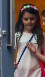 Katie Holmes geht mit Suri Naschsachen shoppen
