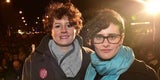 Kuss-Protest vor Cafe Prückel