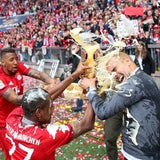 Bierdusche für Bayern-Coach Guardiola
