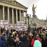 500 demonstrierten gegen Rauchverbot