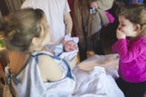 Wenn Kids ihre Geschwister zum ersten Mal sehen
