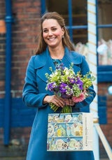 Herzogin Kate besucht Keramik-Fabrik