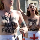 Nackter Protest gegen Rechte in Frankreich