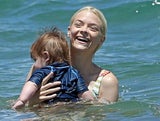Jaime King urlaubt auf Maui mit Ehemann und Baby