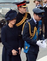Herzogin Kate mit William und Harry bei Gedenkfeier