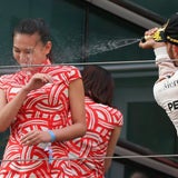 Hamilton: Ärger nach dieser Sektdusche