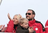 Haakon & Mette-Marit verliebt beim Skispringen