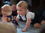 Herzogin Kate mit Baby George in Krabbelgruppe