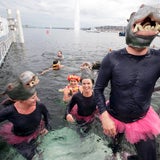 "Weihnachts-Schwimmen" - Ab ins 9° kalte Wasser
