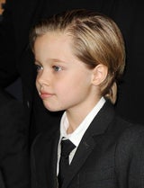 Brad Pitt, Maddox, Pax und Shiloh springen für Angelina Jolie ein