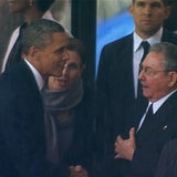 Barack Obama reicht Raùl Castro die Hand