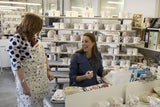 Herzogin Kate besucht Keramik-Fabrik