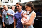 Tamara Ecclestone mit Tochter Sophia in der Boxengasse