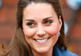 Herzogin Kate besucht Keramik-Fabrik