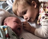 Wenn Kids ihre Geschwister zum ersten Mal sehen