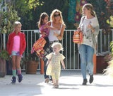 Denise Richards hat mit Freundin viel zu besprechen