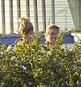 Justin Bieber & Hailey Baldwin flirten im Pool