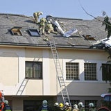 Kleinflugzeug in Schule abgestürzt